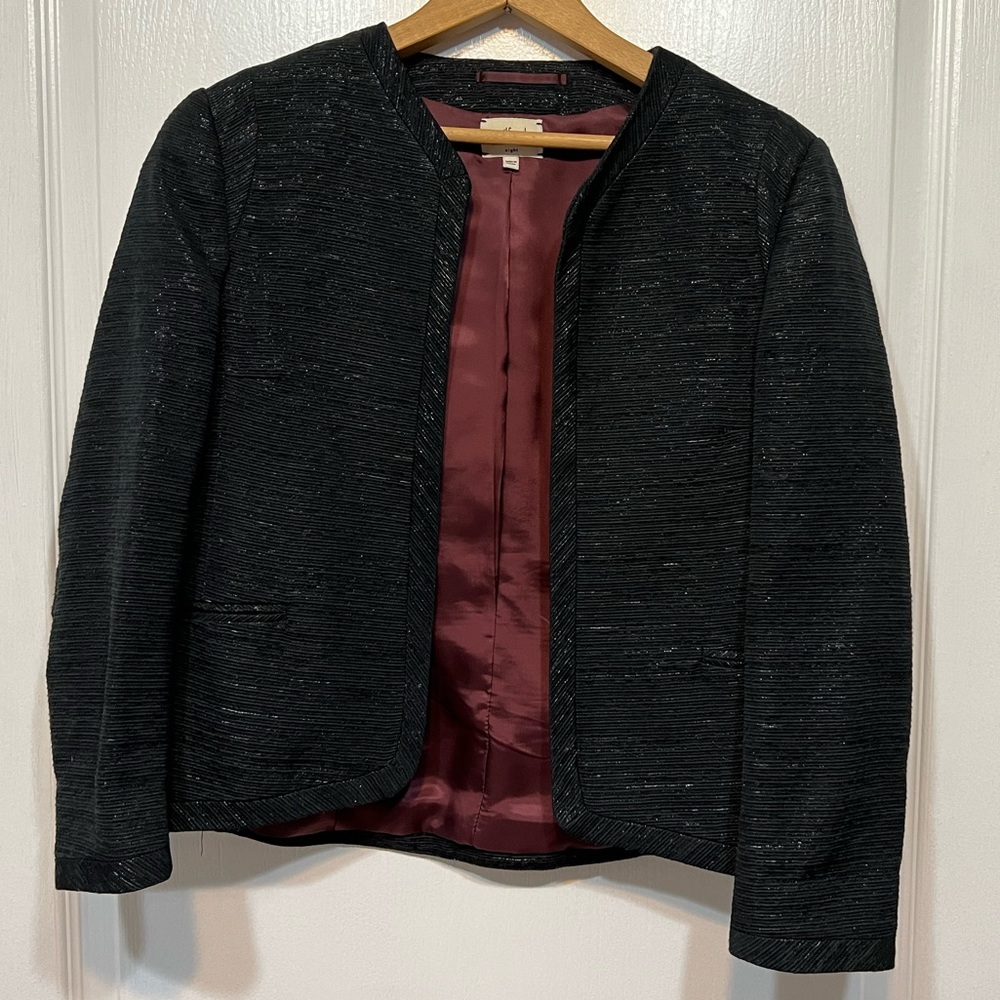 Like new metallic black Wilfred Aritzia crop blazer size 8